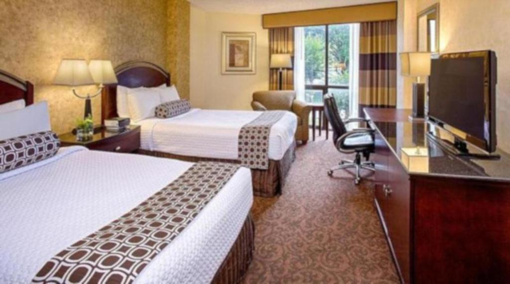 Radisson Hotel Austin - University Экстерьер фото