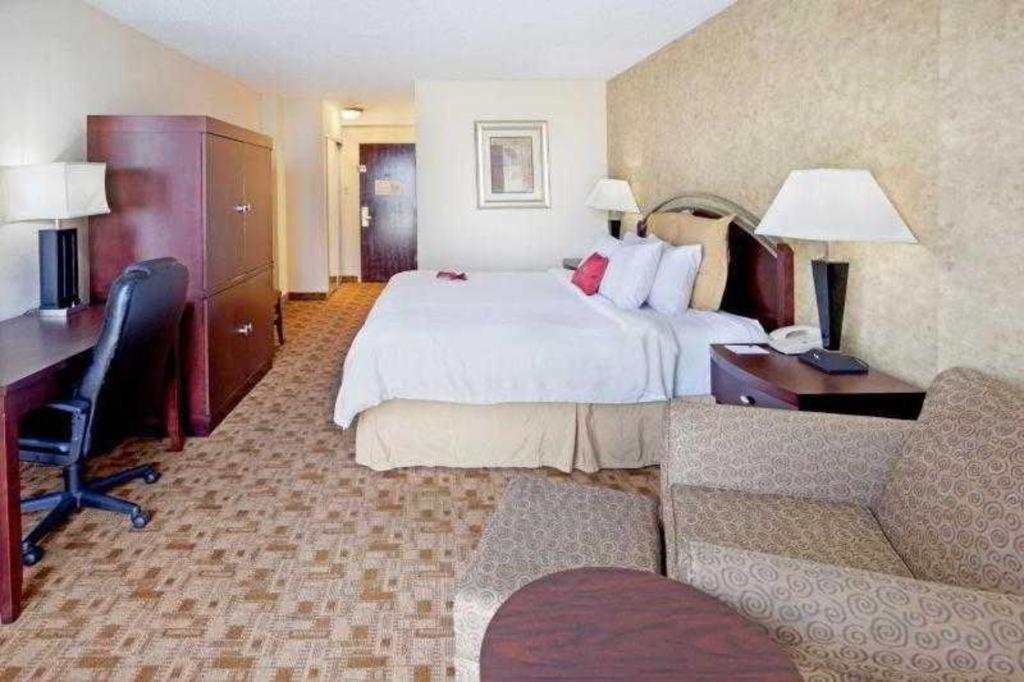 Radisson Hotel Austin - University Экстерьер фото