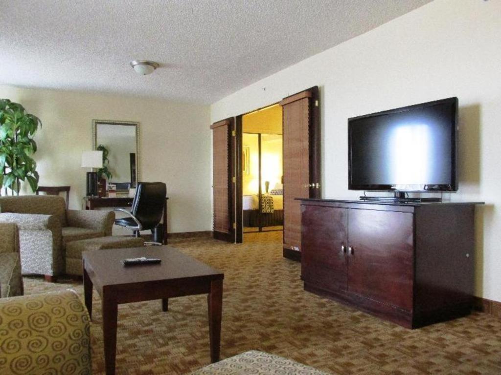 Radisson Hotel Austin - University Экстерьер фото