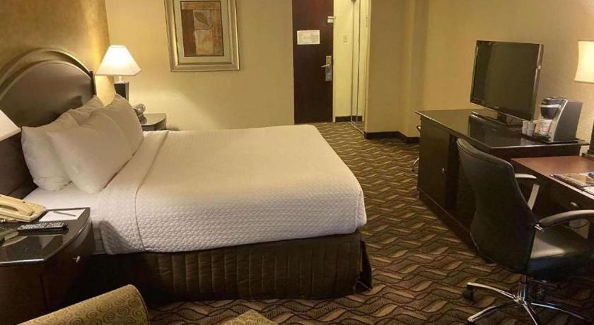 Radisson Hotel Austin - University Экстерьер фото
