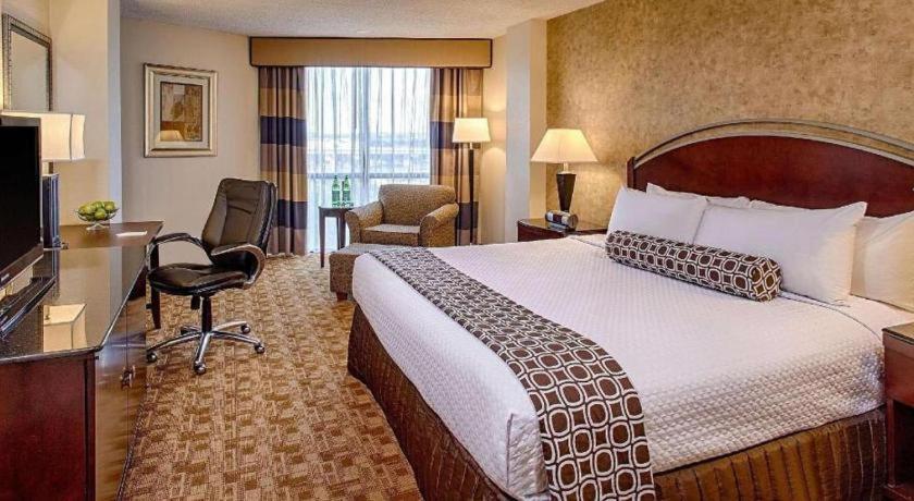 Radisson Hotel Austin - University Экстерьер фото